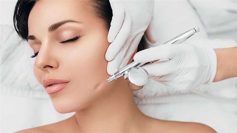 woman jet peel treatment